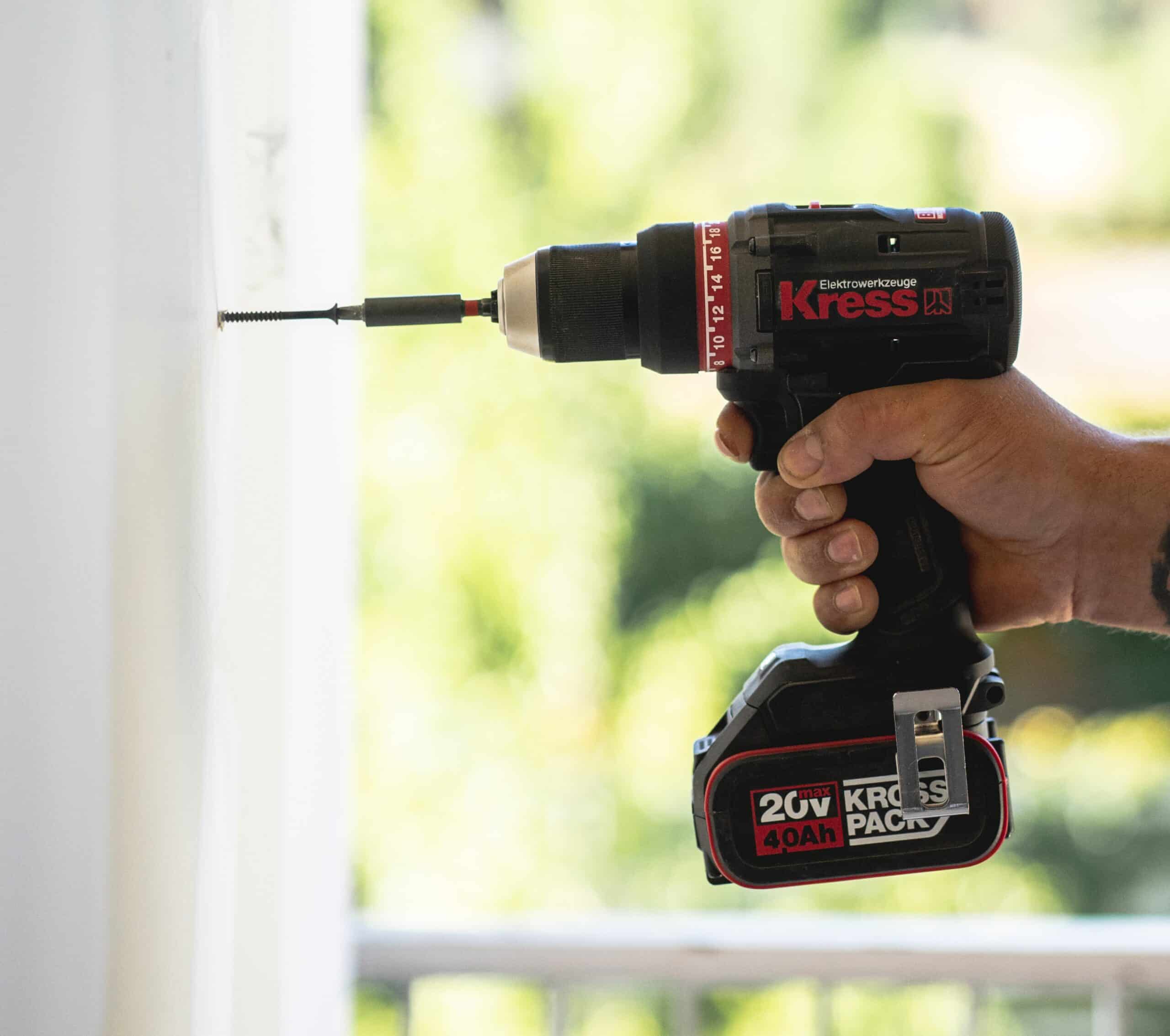 Werkzeugmaschinen – leistungsstarke Maschinen für präzises Bohren, Schleifen und Sägen.